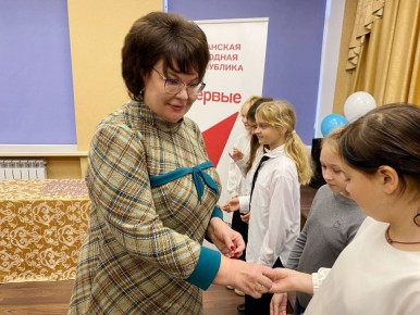 Марина Филиппова: Приняла участие в торжественной церемонии, посвященной вступлению учащихся в ряды Пионеров Луганской Народной Республики, которое прошло в Новоайдарской санаторной школе-интернате и стало важным событием...