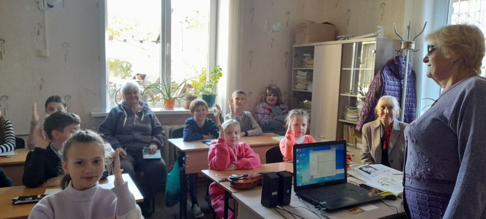 23 октября преподаватель Кукушкина Л.И. провела открытый урок по предмету "Слушание музыки" с учащимися 3 класса на тему: "История возникновения струнных инструментов" 23 октября преподаватель Кукушкина Л.И. провела открытый урок по предмету "Слушание музыки" с учащимися 3 класса на тему: "История возникновения струнных инструментов"