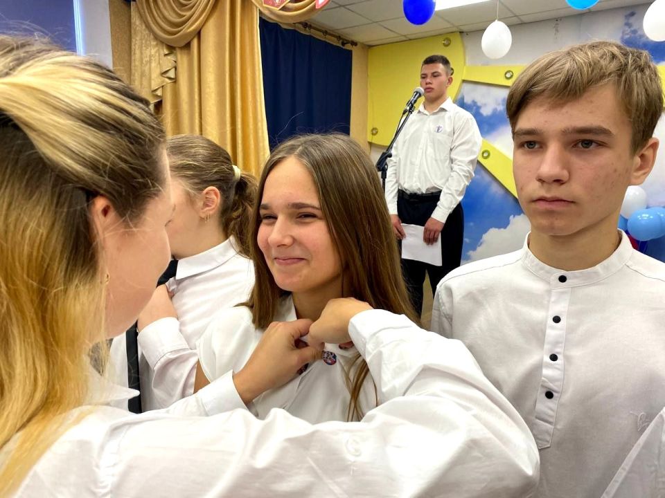 Марина Филиппова: Приняла участие в торжественной церемонии, посвященной вступлению учащихся в ряды Пионеров Луганской Народной Республики, которое прошло в Новоайдарской санаторной школе-интернате и стало важным событием... Марина Филиппова: Приняла участие в торжественной церемонии, посвященной вступлению учащихся в ряды Пионеров Луганской Народной Республики, которое прошло в Новоайдарской санаторной школе-интернате и стало важным событием...
