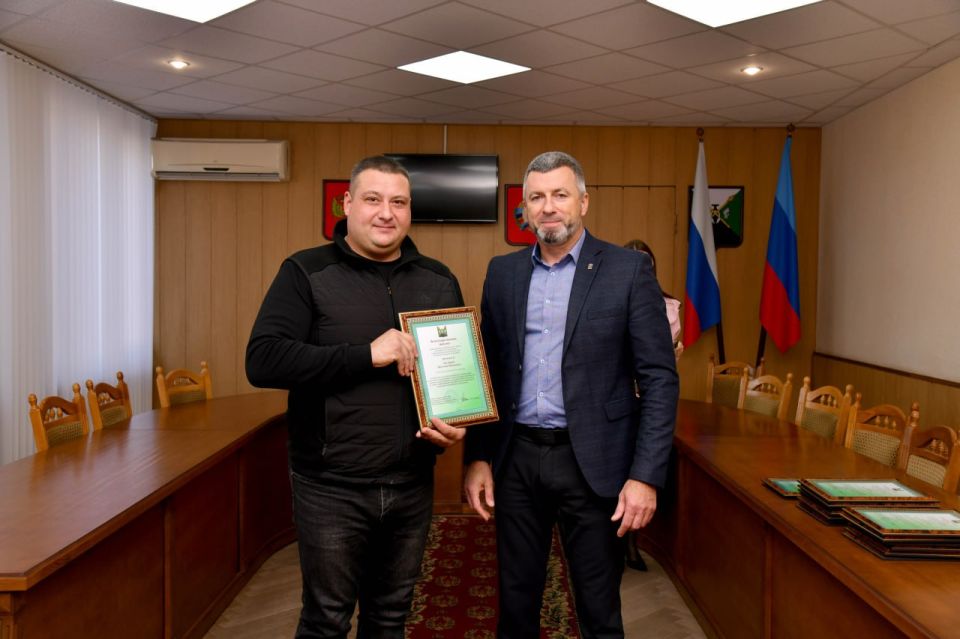 Андрей Сухачев: В преддверии профессионального праздника – Дня автомобилиста – поздравили работников автомобильной отрасли и вручили им благодарственные письма Андрей Сухачев: В преддверии профессионального праздника – Дня автомобилиста – поздравили работников автомобильной отрасли и вручили им благодарственные письма