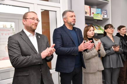 Андрей Сухачев: С Министром культуры ЛНР Романом Олексиным открыли модельную библиотеку нового поколения "#МОЯБИБЛИОТЕКА: центр комфортного чтения"
