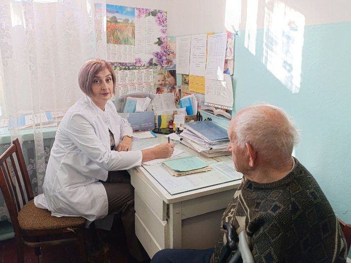 В поселке Северо - Гундоровский жителей принимали врачи из Краснодонской центральной городской многопрофильной больницы В поселке Северо - Гундоровский жителей принимали врачи из Краснодонской центральной городской многопрофильной больницы