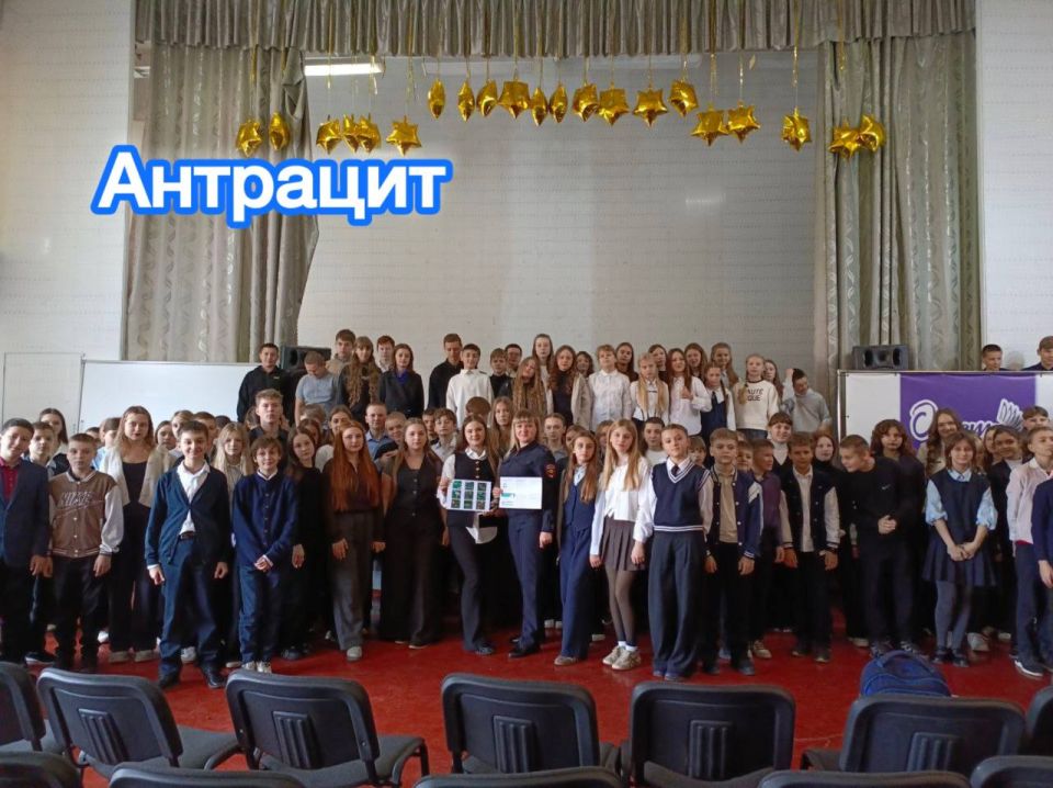 Сотрудники Госавтоинспекции ЛНР провели беседы об обязательном применении световозвращающих элементов детьми в ночное время суток Сотрудники Госавтоинспекции ЛНР провели беседы об обязательном применении световозвращающих элементов детьми в ночное время суток