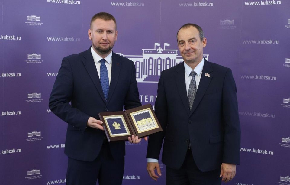 Денис Мирошниченко встретился с Председателем Законодательного Собрания Краснодарского края Юрием Бурлачко Денис Мирошниченко встретился с Председателем Законодательного Собрания Краснодарского края Юрием Бурлачко