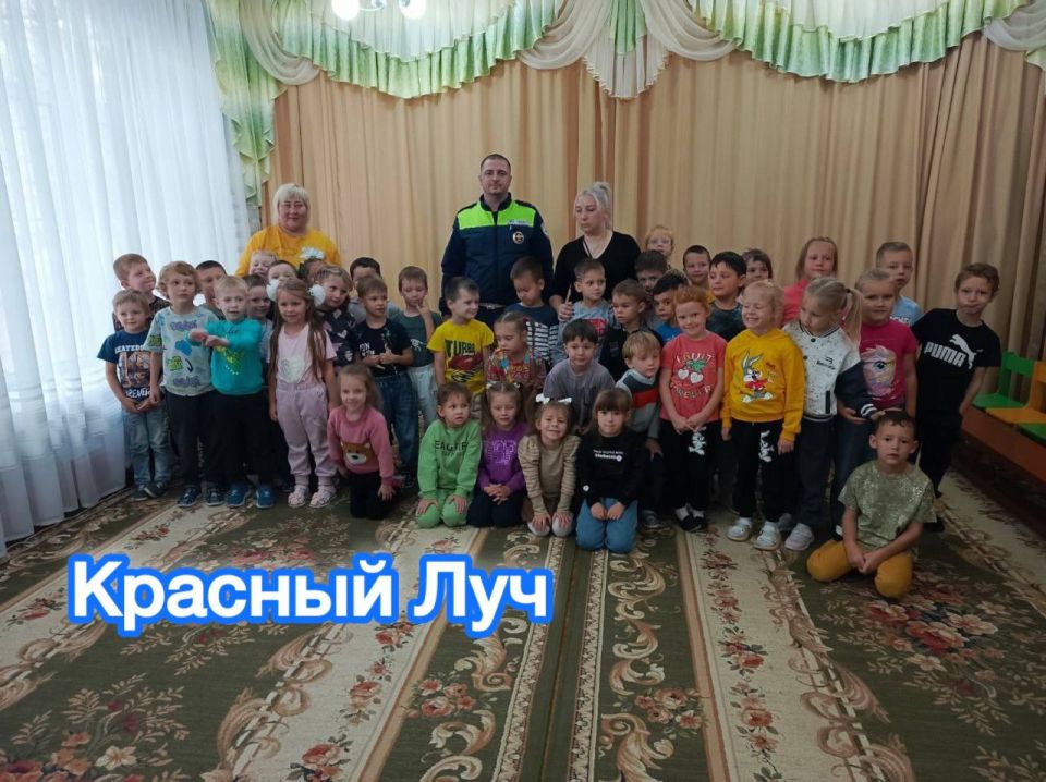 Сотрудники Госавтоинспекции ЛНР провели беседы об обязательном применении световозвращающих элементов детьми в ночное время суток Сотрудники Госавтоинспекции ЛНР провели беседы об обязательном применении световозвращающих элементов детьми в ночное время суток