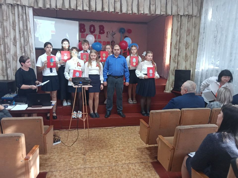 Сегодня, 24 октября, в стенах ГБОУ ЛНР "Успенская СШ № 3" произошло событие, наполненное глубоким смыслом и трепетным уважением к истории – открытие Парты Героя, посвященной памяти ветерана Великой Отечественной войны... Сегодня, 24 октября, в стенах ГБОУ ЛНР "Успенская СШ № 3" произошло событие, наполненное глубоким смыслом и трепетным уважением к истории – открытие Парты Героя, посвященной памяти ветерана Великой Отечественной войны...