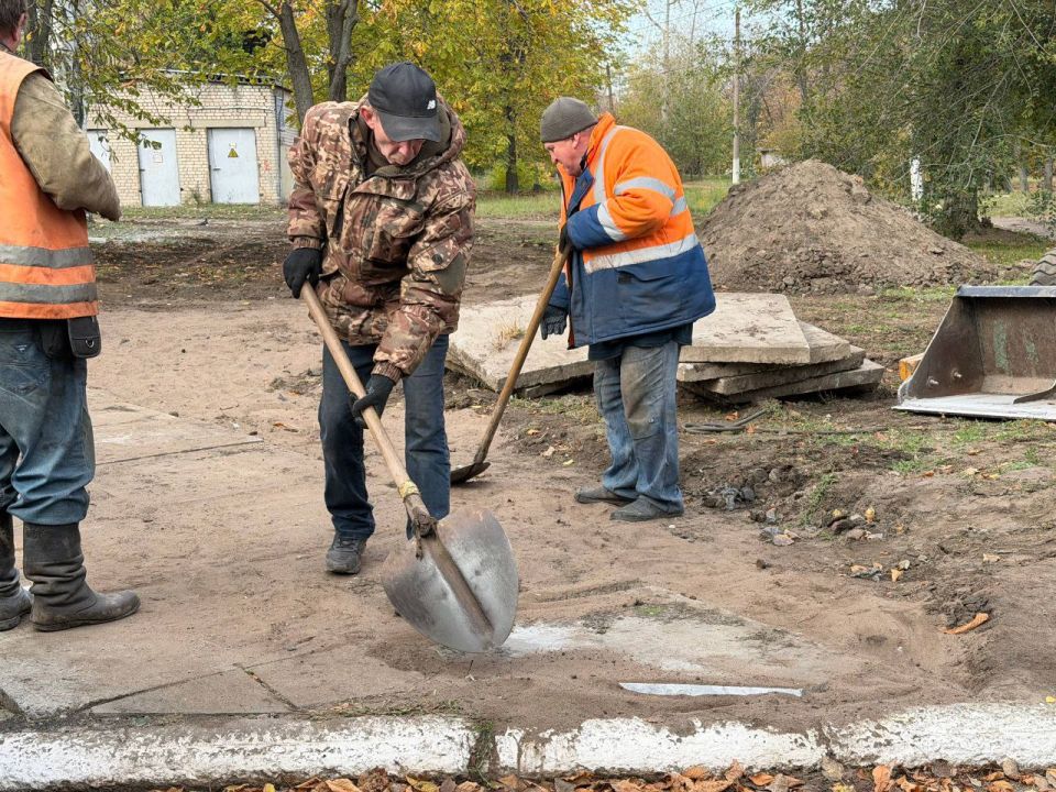 Сергей Колягин: Специалисты Муниципального унитарного предприятия «Комбинат коммунальных услуг города Первомайска» завершили расширение второго пешеходного тротуара от площади имени В.И. Ленина до пятиэтажек по улице... Сергей Колягин: Специалисты Муниципального унитарного предприятия «Комбинат коммунальных услуг города Первомайска» завершили расширение второго пешеходного тротуара от площади имени В.И. Ленина до пятиэтажек по улице...