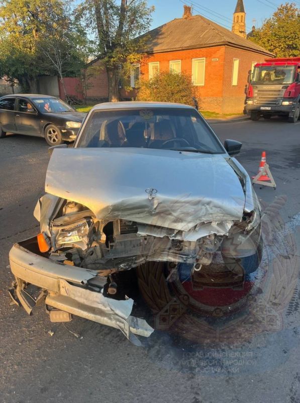 В Луганске сотрудники Госавтоинспекции проводят проверку по факту ДТП, с участием несовершеннолетнего пассажира В Луганске сотрудники Госавтоинспекции проводят проверку по факту ДТП, с участием несовершеннолетнего пассажира