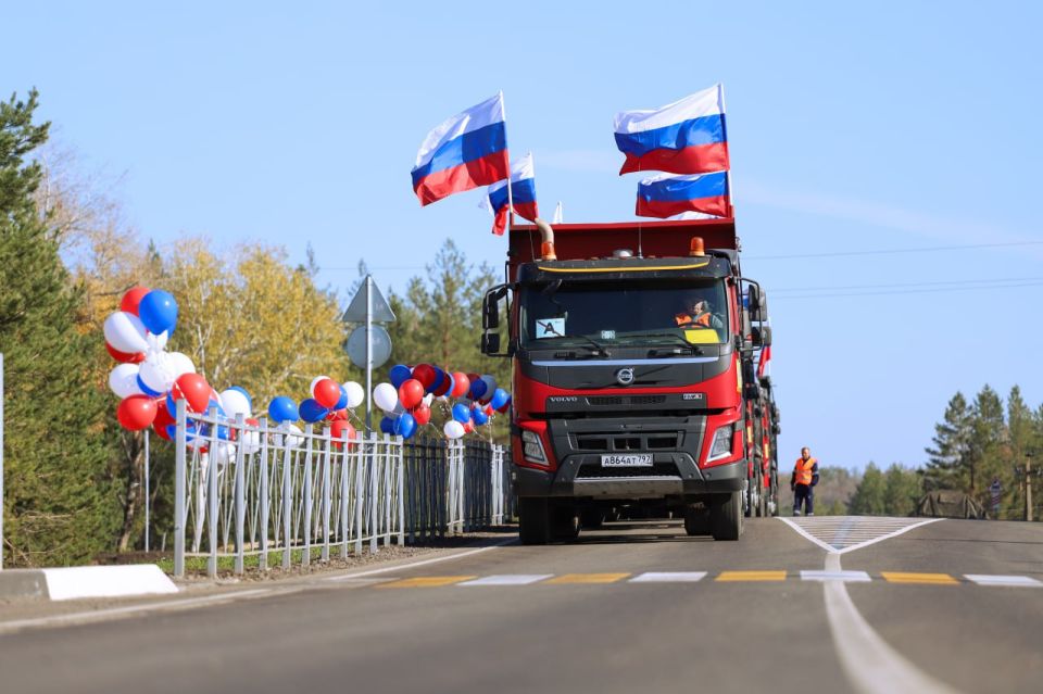 Марат Хуснуллин дал старт движению по восстановленной дороге в ЛНР Марат Хуснуллин дал старт движению по восстановленной дороге в ЛНР