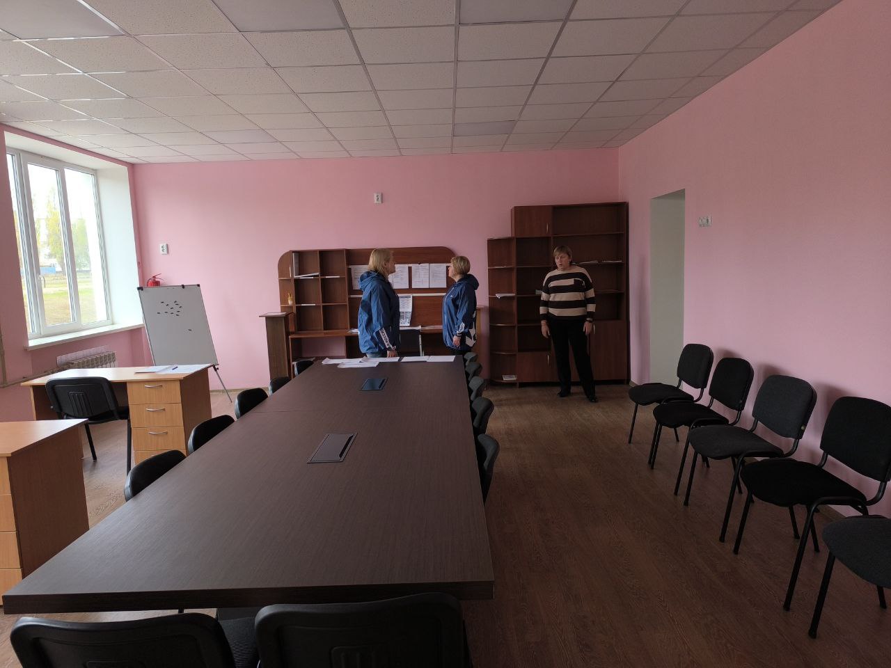 Активисты «Единой России» проинспектировали отремонтированную по народной программе Лисичанскую школу №27 Активисты «Единой России» проинспектировали отремонтированную по народной программе Лисичанскую школу №27