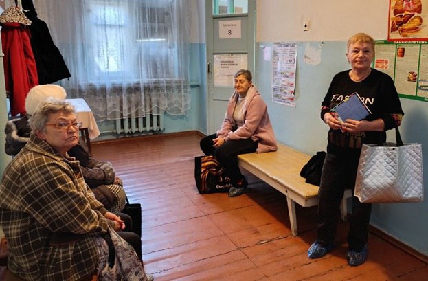 В поселке Северо - Гундоровский жителей принимали врачи из Краснодонской центральной городской многопрофильной больницы В поселке Северо - Гундоровский жителей принимали врачи из Краснодонской центральной городской многопрофильной больницы