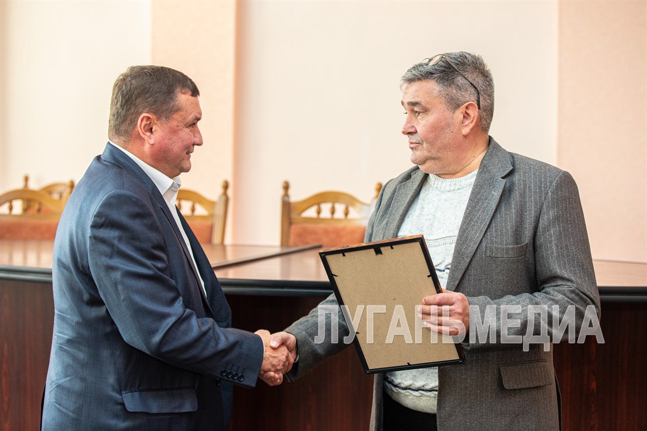 В Минтрансе ЛНР поздравили с Днем автомобилиста В Минтрансе ЛНР поздравили с Днем автомобилиста