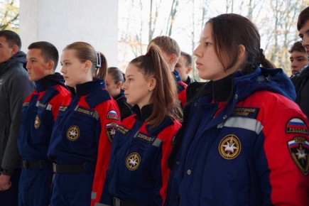 Финишная прямая пройдена. Сегодня добровольцы из студенческого спасательного отряда «Ворошиловец-2» уверенно прошли итоговый зачёт по курсу «Первоначальная подготовка добровольца ЧС»
