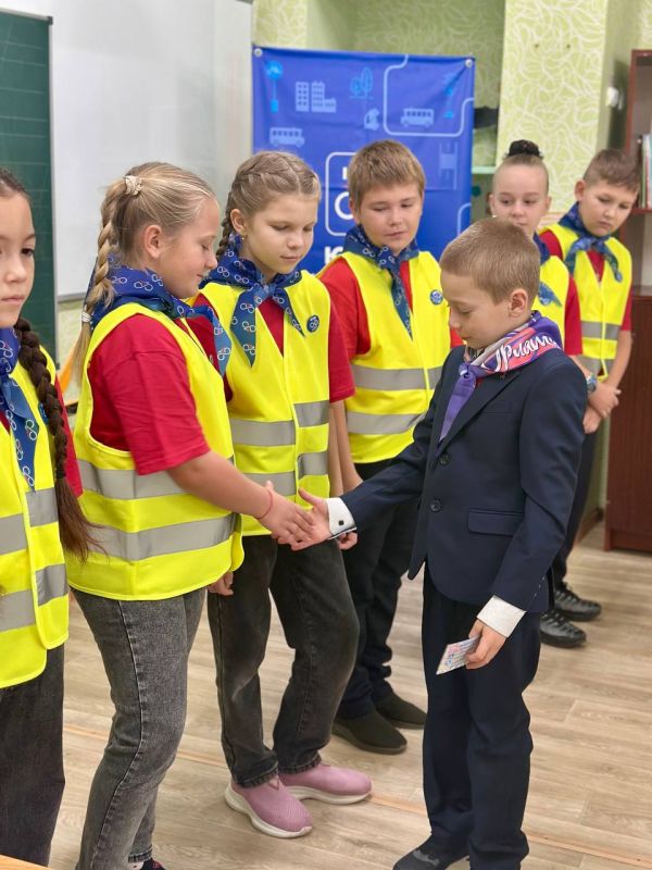 Сотрудники ОГИБДД ОМВД России «Марковский» приняли участие в посвящении первоклассников Бондаровской общеобразовательной школы в ПЕШЕХОДЫ Сотрудники ОГИБДД ОМВД России «Марковский» приняли участие в посвящении первоклассников Бондаровской общеобразовательной школы в ПЕШЕХОДЫ