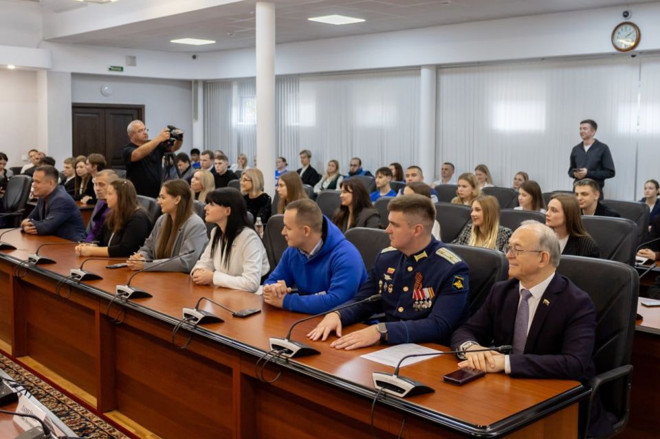 Денис Мирошниченко встретился с главой Краснодара Евгением Наумовым и председателем городской Думы Верой Галушко Денис Мирошниченко встретился с главой Краснодара Евгением Наумовым и председателем городской Думы Верой Галушко