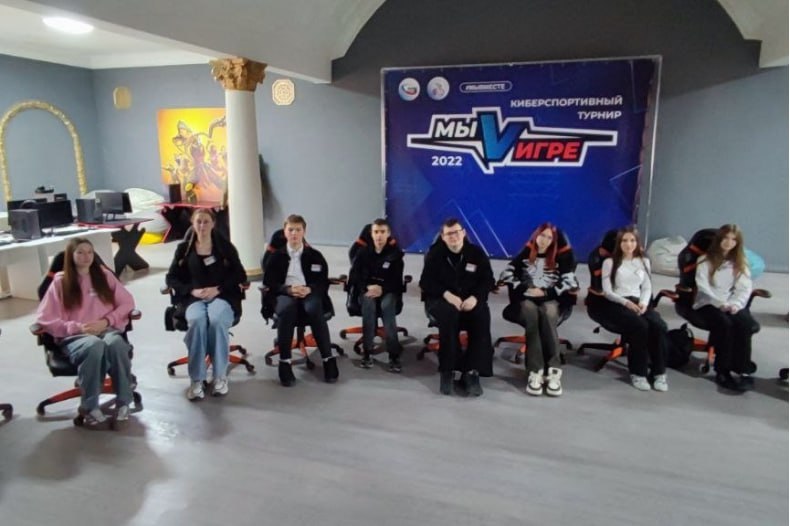 В МБУ «ЦД «Победа» провели интерактивную слайд-викторину «В паутине социальных сетей» В МБУ «ЦД «Победа» провели интерактивную слайд-викторину «В паутине социальных сетей»