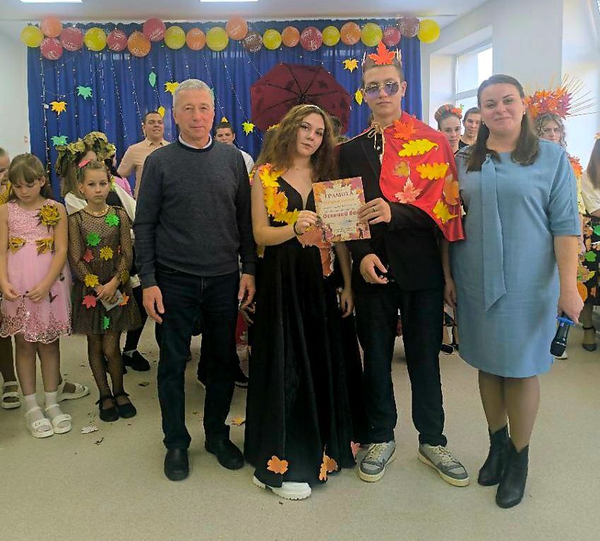 В преддверии каникул в ГБОУ ЛНР "Новодеркульская СШ имени А.В.Пастухова прошла конкурсная программа «Мисс и Мистер Осень» среди обучающихся 5– 11 классов В преддверии каникул в ГБОУ ЛНР "Новодеркульская СШ имени А.В.Пастухова прошла конкурсная программа «Мисс и Мистер Осень» среди обучающихся 5– 11 классов