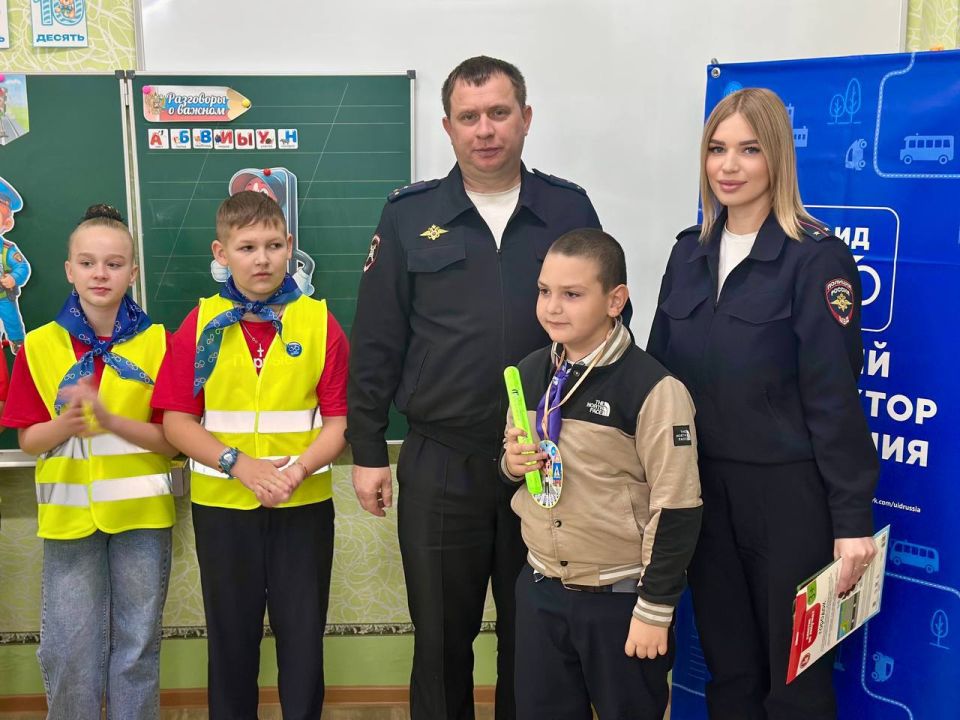 Сотрудники ОГИБДД ОМВД России «Марковский» приняли участие в посвящении первоклассников Бондаровской общеобразовательной школы в ПЕШЕХОДЫ Сотрудники ОГИБДД ОМВД России «Марковский» приняли участие в посвящении первоклассников Бондаровской общеобразовательной школы в ПЕШЕХОДЫ