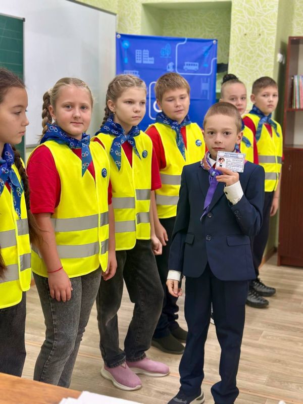 Сотрудники ОГИБДД ОМВД России «Марковский» приняли участие в посвящении первоклассников Бондаровской общеобразовательной школы в ПЕШЕХОДЫ Сотрудники ОГИБДД ОМВД России «Марковский» приняли участие в посвящении первоклассников Бондаровской общеобразовательной школы в ПЕШЕХОДЫ