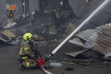 Промышленные объекты врага в Киеве пылают уже много часов после ночного удара