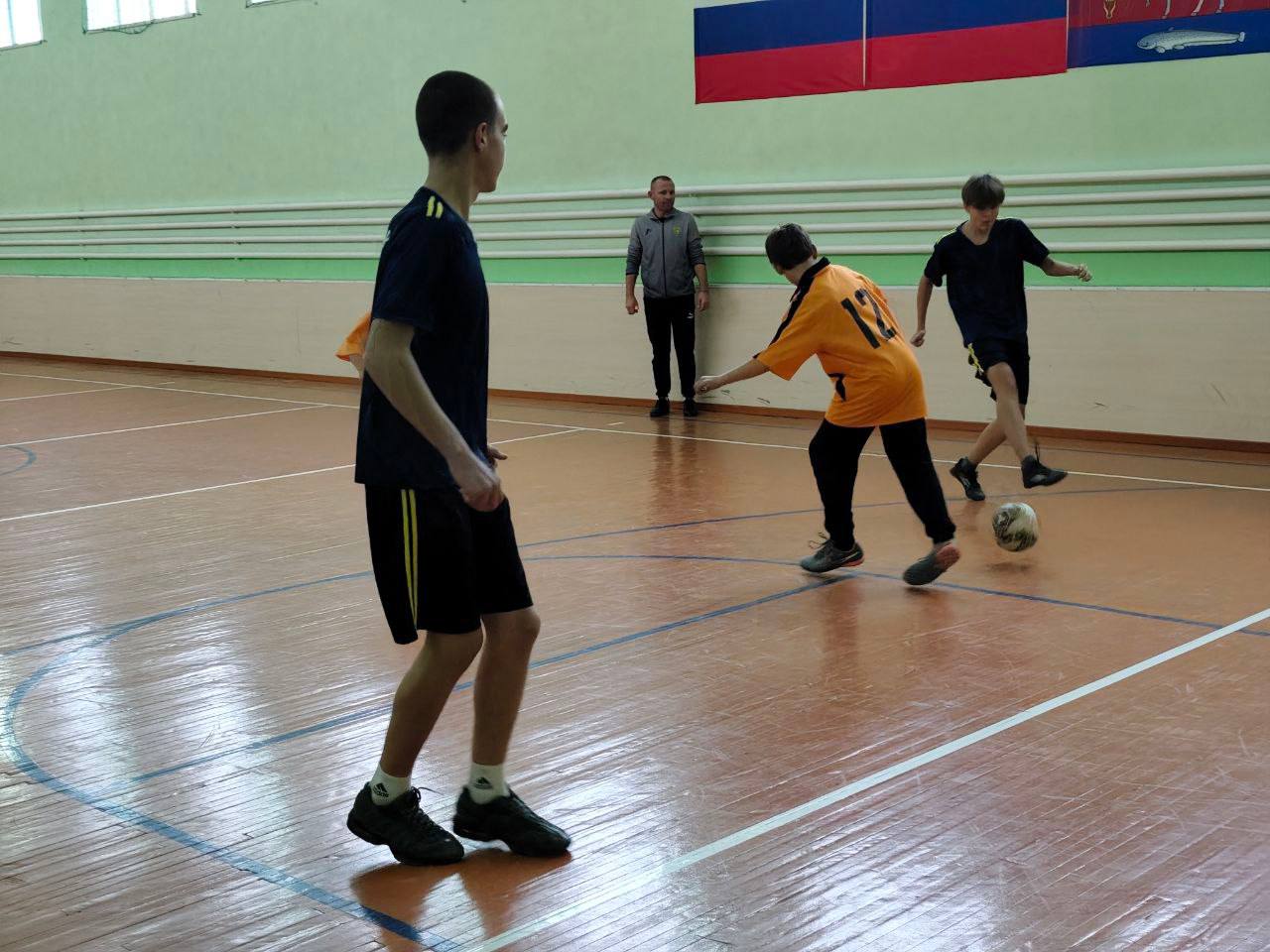 Время футбола. В Новоайдарской детско-юношеской спортивной школе состоялся муниципальный этап соревнований по мини-футболу в рамках Цикла спортивных мероприятий «Будь Первым!» для младшей возрастной категории   Игра была... Время футбола. В Новоайдарской детско-юношеской спортивной школе состоялся муниципальный этап соревнований по мини-футболу в рамках Цикла спортивных мероприятий «Будь Первым!» для младшей возрастной категории   Игра была...