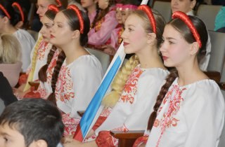 В Красном Луче прошел фестиваль «В единстве народа – сила России» В Красном Луче прошел фестиваль «В единстве народа – сила России»