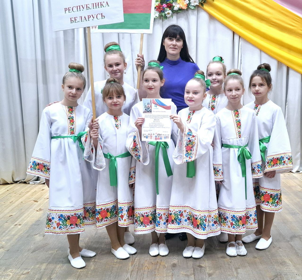 В Красном Луче прошел фестиваль «В единстве народа – сила России» В Красном Луче прошел фестиваль «В единстве народа – сила России»