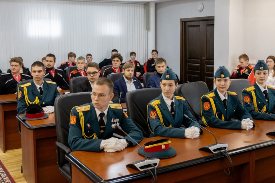 Денис Мирошниченко встретился с главой Краснодара Евгением Наумовым и председателем городской Думы Верой Галушко Денис Мирошниченко встретился с главой Краснодара Евгением Наумовым и председателем городской Думы Верой Галушко