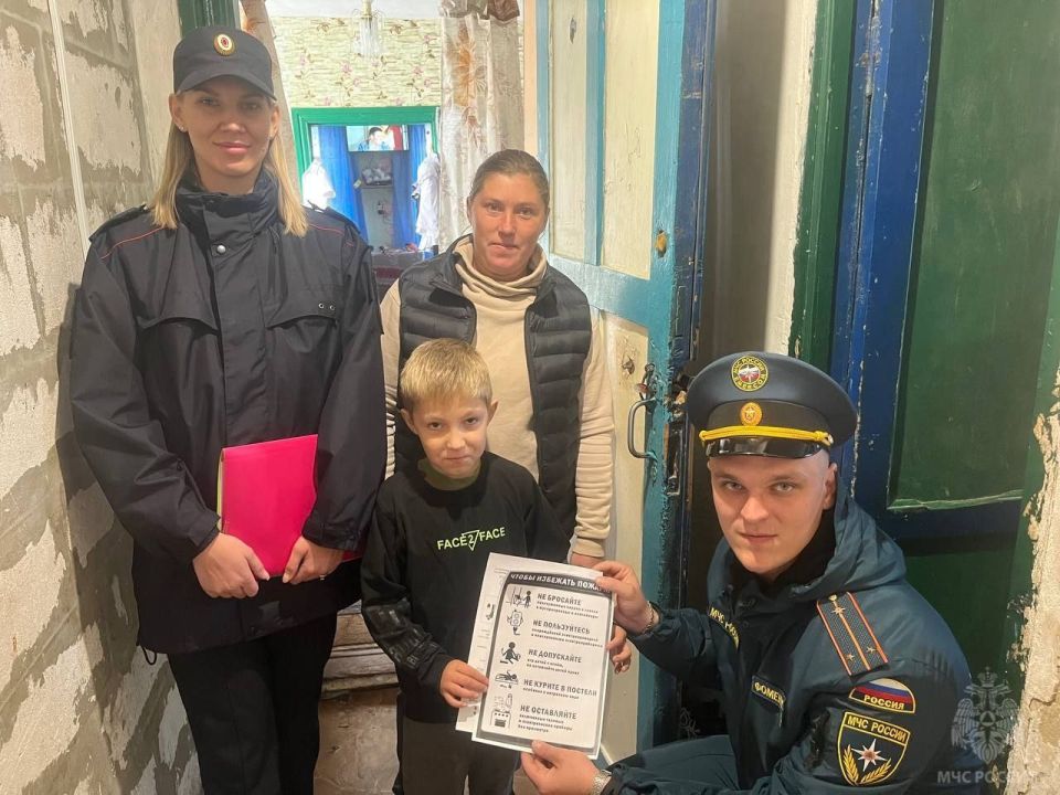 В республике сотрудники МЧС России проводят профилактическую работу с наиболее уязвимыми категориями населения В республике сотрудники МЧС России проводят профилактическую работу с наиболее уязвимыми категориями населения