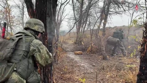 Военнослужащие штурмового подразделения группировки войск «Центр» отработали штурм опорного пункта боевыми двойками на полигоне в тыловом районе проведения специальной военной операции
