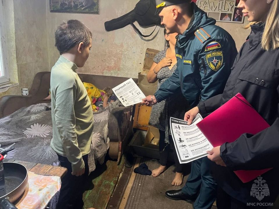 В республике сотрудники МЧС России проводят профилактическую работу с наиболее уязвимыми категориями населения В республике сотрудники МЧС России проводят профилактическую работу с наиболее уязвимыми категориями населения
