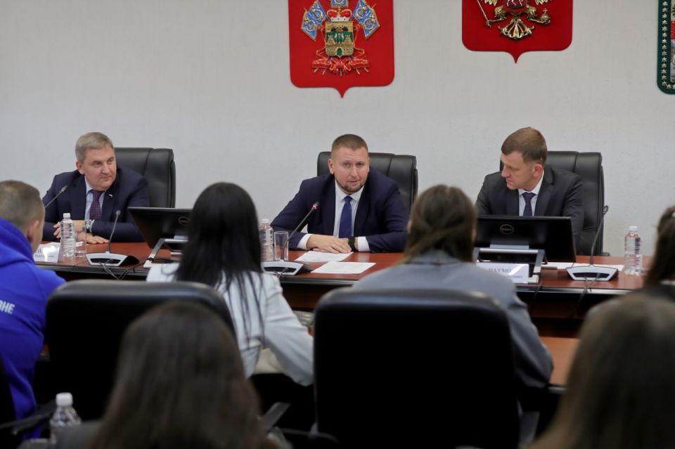 Денис Мирошниченко встретился с главой Краснодара Евгением Наумовым и председателем городской Думы Верой Галушко Денис Мирошниченко встретился с главой Краснодара Евгением Наумовым и председателем городской Думы Верой Галушко