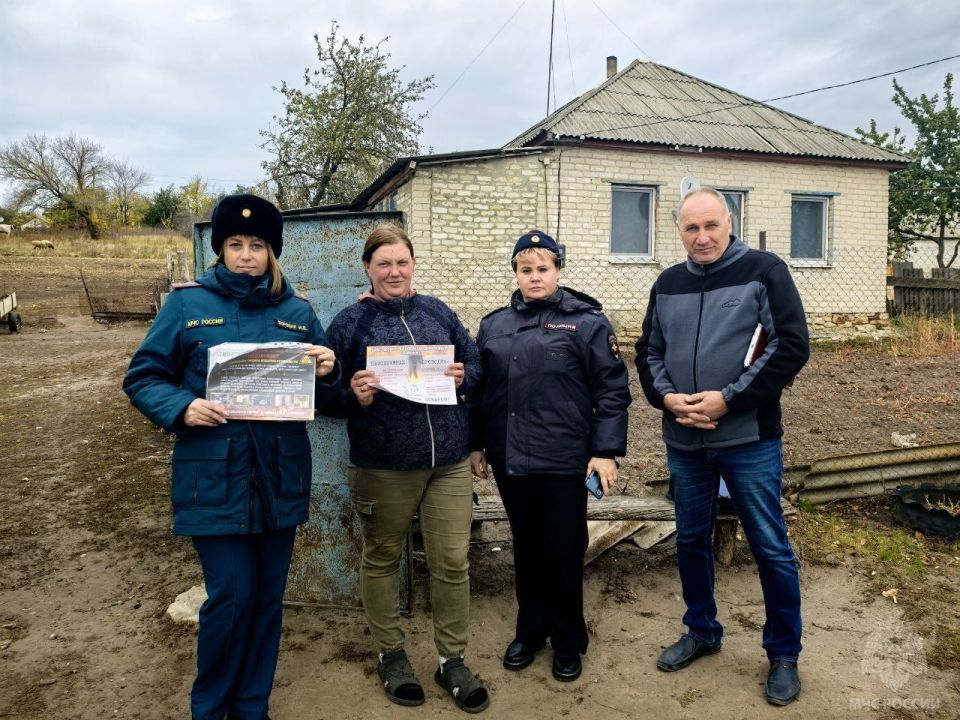 В республике сотрудники МЧС России проводят профилактическую работу с наиболее уязвимыми категориями населения В республике сотрудники МЧС России проводят профилактическую работу с наиболее уязвимыми категориями населения