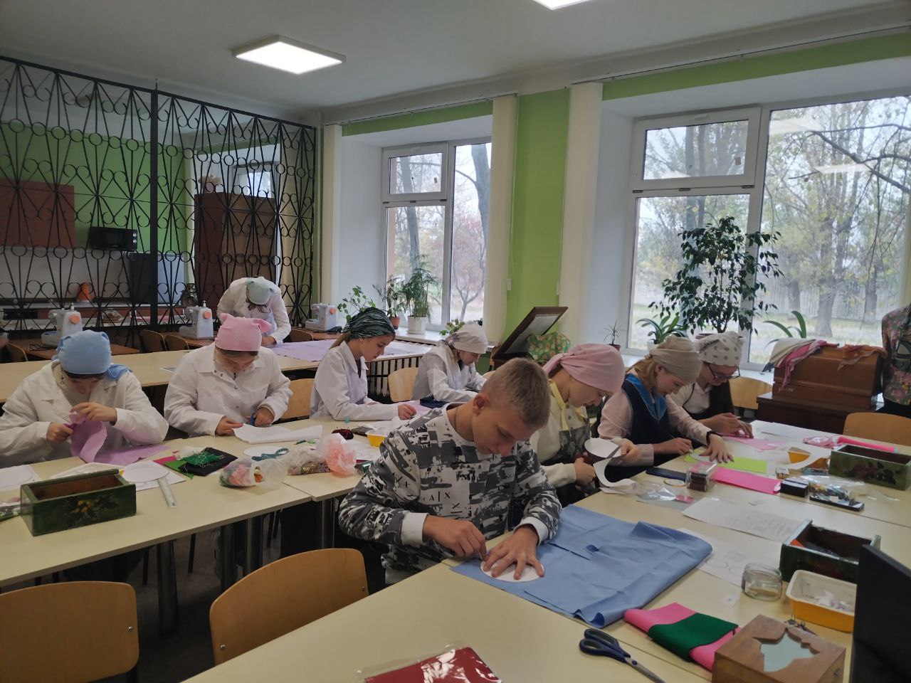 24 октября на базе ГБОУ ЛНР "Старобельская СШ №4" прошёл практический тур Всероссийской олимпиады школьников по трудам (технологиям) для учеников 7-11 классов 24 октября на базе ГБОУ ЛНР "Старобельская СШ №4" прошёл практический тур Всероссийской олимпиады школьников по трудам (технологиям) для учеников 7-11 классов