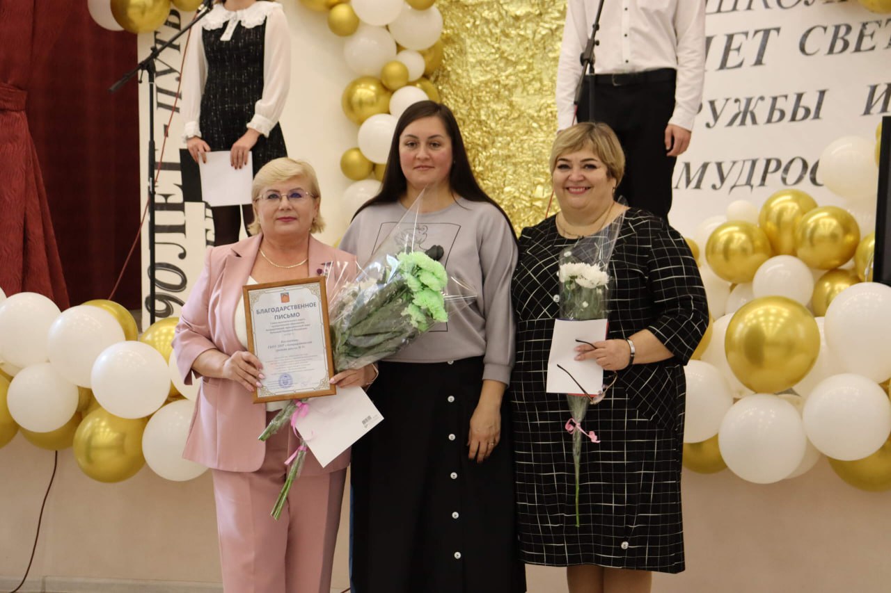 90 лет света и знаний: Антрацитовская школа №9 отметила юбилей 90 лет света и знаний: Антрацитовская школа №9 отметила юбилей