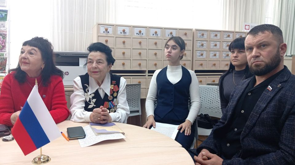 В Красном луче прошел круглый стол «Мои земляки - мои герои», инициатором которого выступило Краснолучское местное отделение партии «Единая Россия» В Красном луче прошел круглый стол «Мои земляки - мои герои», инициатором которого выступило Краснолучское местное отделение партии «Единая Россия»