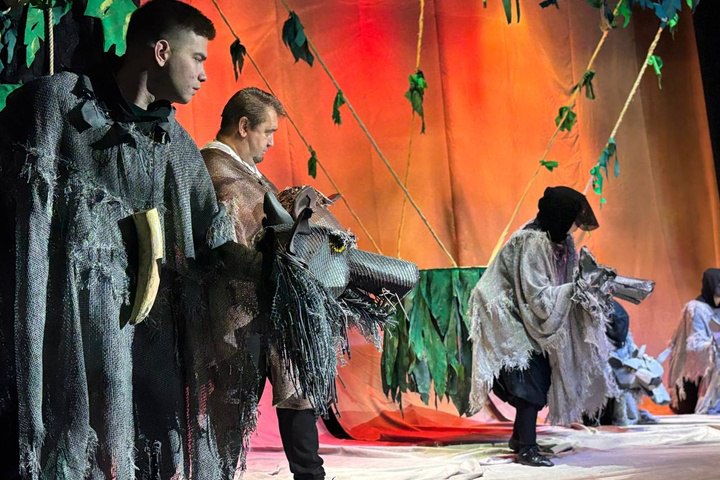 «Мы с тобой одной крови»: Премьера спектакля «Маугли» состоялась в Луганском академическом театре кукол «Мы с тобой одной крови»: Премьера спектакля «Маугли» состоялась в Луганском академическом театре кукол