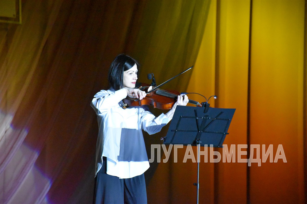Краснолучский дворец культуры им. В. И. Ленина отметил 90-летний юбилей Краснолучский дворец культуры им. В. И. Ленина отметил 90-летний юбилей
