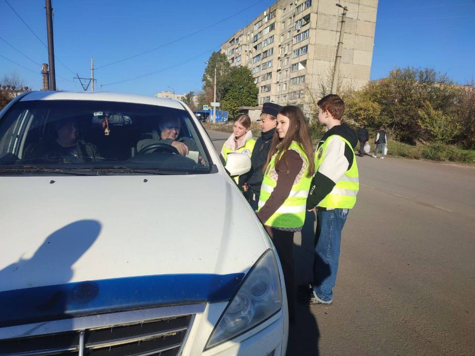В Антраците сотрудники ГИБДД совместно с «Родительским патрулем» реализовали комплекс профилактических мероприятий В Антраците сотрудники ГИБДД совместно с «Родительским патрулем» реализовали комплекс профилактических мероприятий