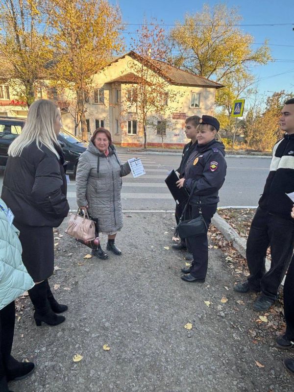 В Антраците сотрудники ГИБДД совместно с «Родительским патрулем» реализовали комплекс профилактических мероприятий В Антраците сотрудники ГИБДД совместно с «Родительским патрулем» реализовали комплекс профилактических мероприятий