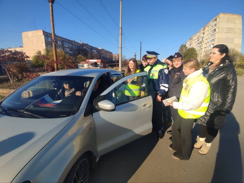 В Антраците сотрудники ГИБДД совместно с «Родительским патрулем» реализовали комплекс профилактических мероприятий В Антраците сотрудники ГИБДД совместно с «Родительским патрулем» реализовали комплекс профилактических мероприятий