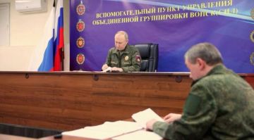 Президент России Владимир Путин посетил один из пунктов управления объединенной группировки войск и провел совещание с участием начальника Генштаба Валерием Герасимовым и командующими группировками, задействованными в СВО
