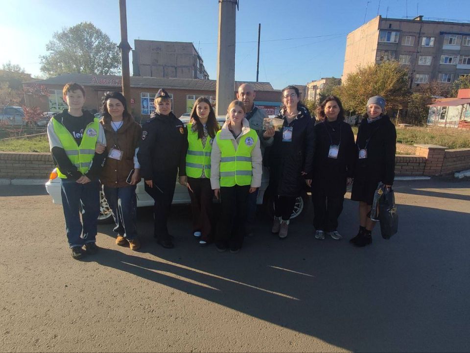В Антраците сотрудники ГИБДД совместно с «Родительским патрулем» реализовали комплекс профилактических мероприятий В Антраците сотрудники ГИБДД совместно с «Родительским патрулем» реализовали комплекс профилактических мероприятий