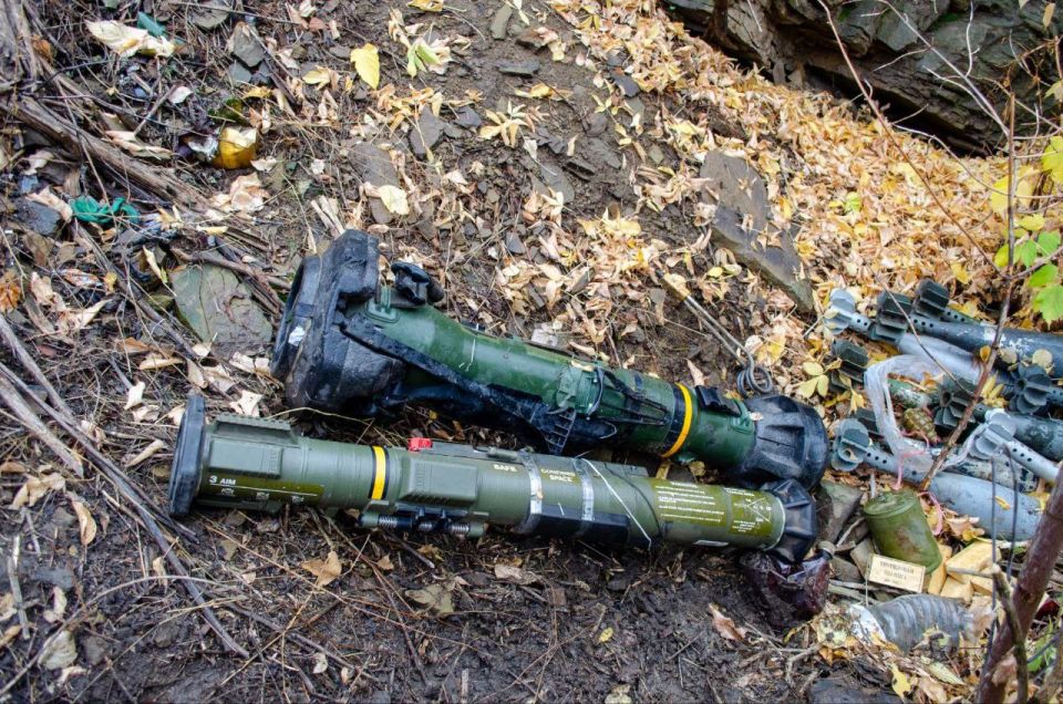 Росгвардейцы обнаружили схрон с натовским оружием в ЛНР Росгвардейцы обнаружили схрон с натовским оружием в ЛНР