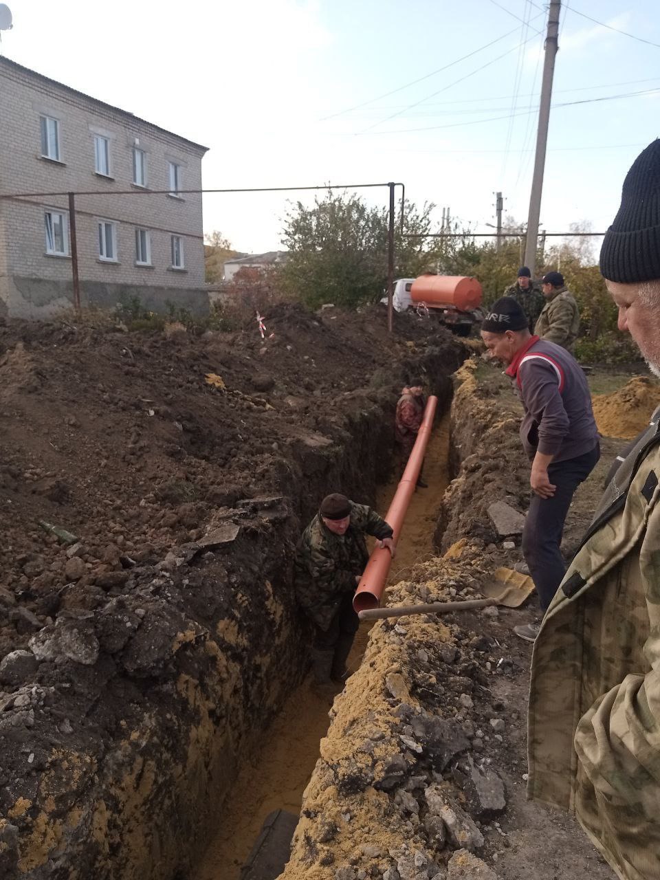 В СФЕРЕ ЖКХ ЕСТЬ ДЕЛА ВСЕГДА! Жилищно-коммунальная отрасль-сложный «организм», от жизнеспособности которого все мы находимся в прямой зависимости В СФЕРЕ ЖКХ ЕСТЬ ДЕЛА ВСЕГДА! Жилищно-коммунальная отрасль-сложный «организм», от жизнеспособности которого все мы находимся в прямой зависимости