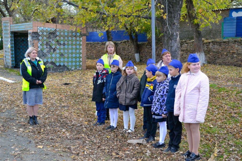 В Лутугино сотрудники Госавтоинспекции посвятили детей в ЮИД В Лутугино сотрудники Госавтоинспекции посвятили детей в ЮИД