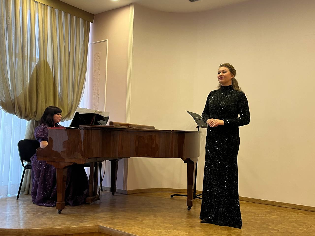 В малом зале Луганской академической филармонии состоялась программа «Оперетта. Водевиль. Мюзикл», погрузившая зрителей в захватывающую историю музыкального театра В малом зале Луганской академической филармонии состоялась программа «Оперетта. Водевиль. Мюзикл», погрузившая зрителей в захватывающую историю музыкального театра