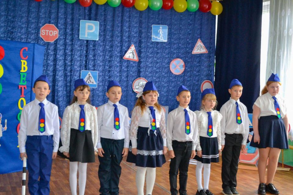 В Лутугино сотрудники Госавтоинспекции посвятили детей в ЮИД В Лутугино сотрудники Госавтоинспекции посвятили детей в ЮИД