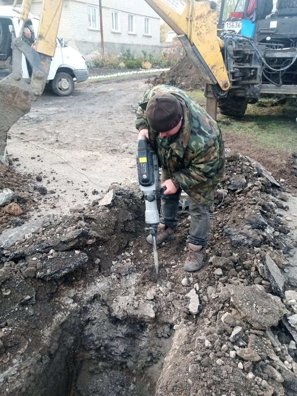 В СФЕРЕ ЖКХ ЕСТЬ ДЕЛА ВСЕГДА! Жилищно-коммунальная отрасль-сложный «организм», от жизнеспособности которого все мы находимся в прямой зависимости В СФЕРЕ ЖКХ ЕСТЬ ДЕЛА ВСЕГДА! Жилищно-коммунальная отрасль-сложный «организм», от жизнеспособности которого все мы находимся в прямой зависимости