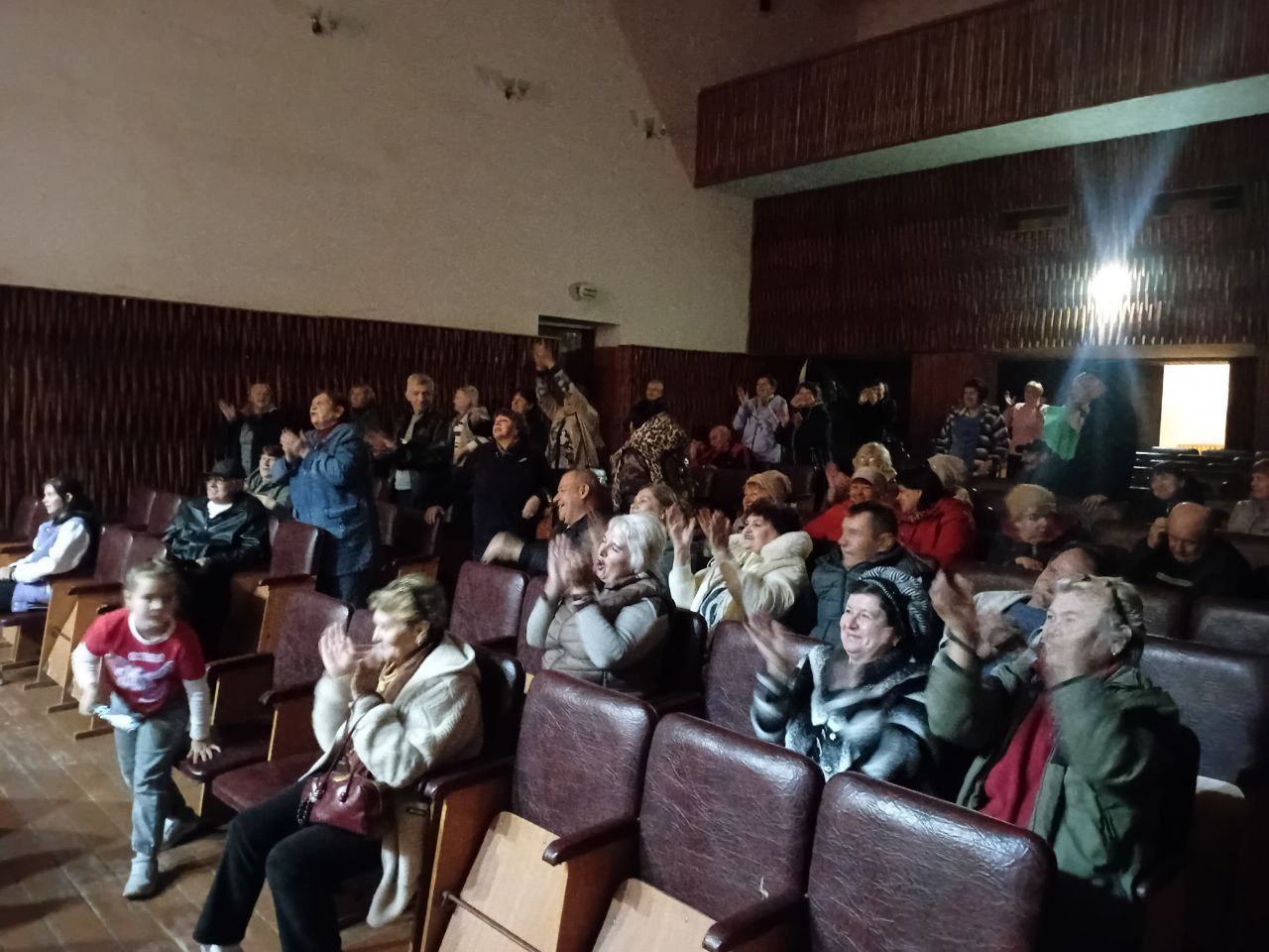 В Центра досуга «Дзержинец» для жителе й  гостей поселка, прошел Концерт «Осенние мелодии шансона» В Центра досуга «Дзержинец» для жителе й  гостей поселка, прошел Концерт «Осенние мелодии шансона»